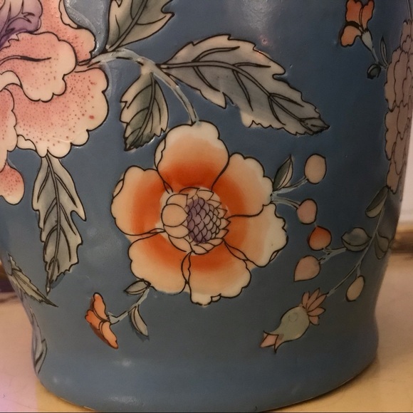 13.75” VTG Salamander Vase - Macau Chinese Porcelain - Picture 9 of 16